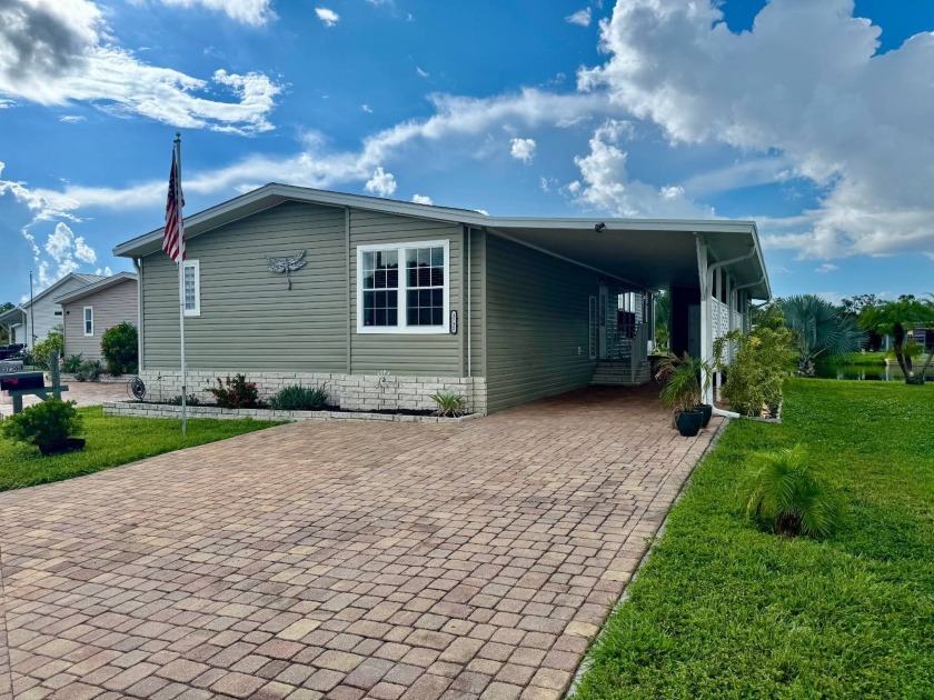 This beautifully upgraded 2-bedroom, 2-bathroom home offers - Beach Home for sale in Tampa, Florida on Beachhouse.com