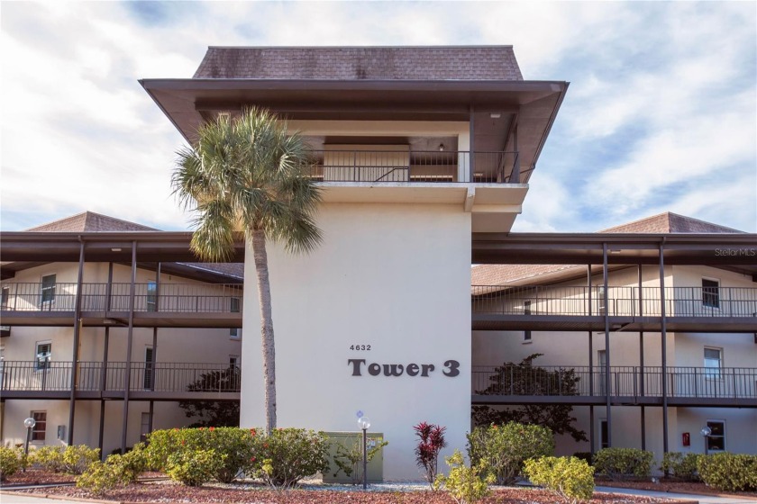 DESIRABLE! FIRST FLOOR, NORTH CHANNEL LOCATION! THIS 2 BEDROOM - Beach Condo for sale in New Port Richey, Florida on Beachhouse.com