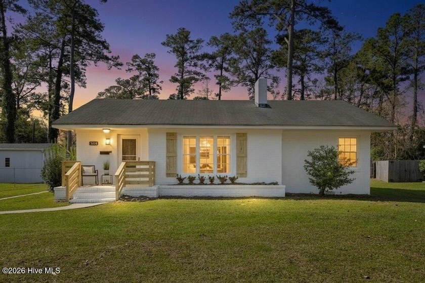 Centrally located in Wilmington on nearly a quarter acre with no - Beach Home for sale in Wilmington, North Carolina on Beachhouse.com