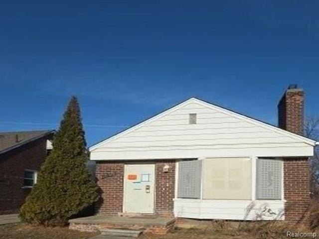 Great opportunity to buy this one story home with a full - Beach Home for sale in Detroit, Michigan on Beachhouse.com