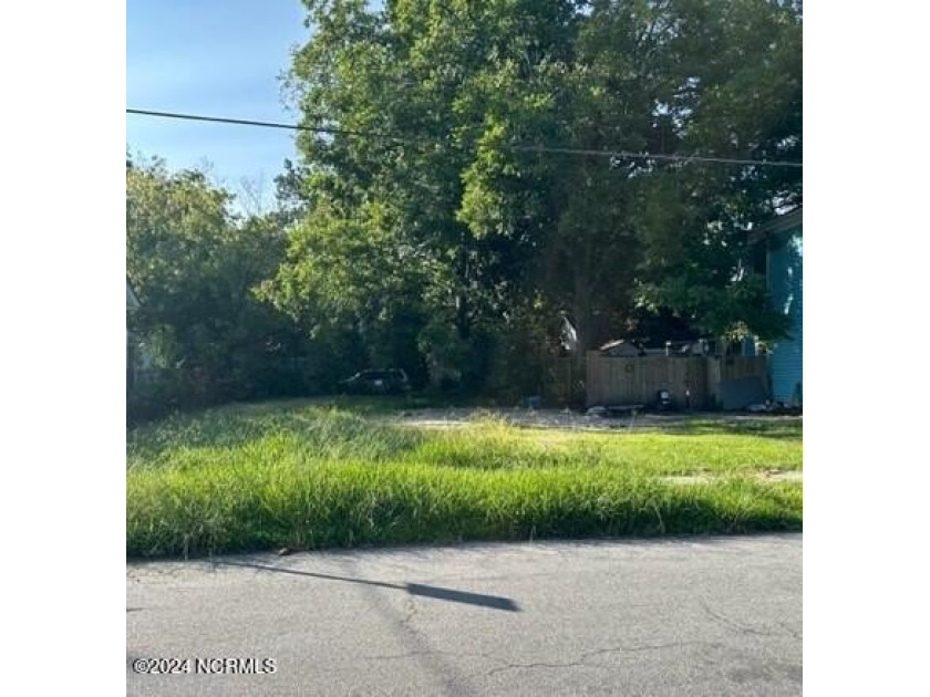 Building lot with water and sewer. House has been removed. Owner - Beach Lot for sale in Elizabeth City, North Carolina on Beachhouse.com