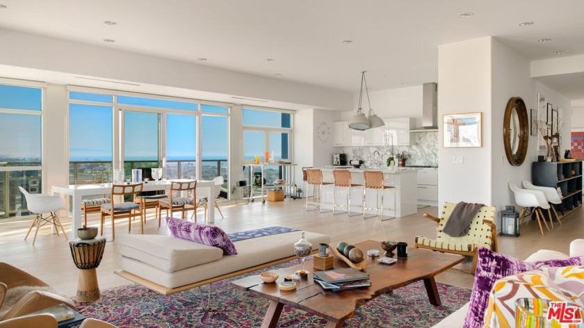 Welcome to this luxurious and spacious apartment in the - Beach Condo for sale in Marina Del Rey, California on Beachhouse.com