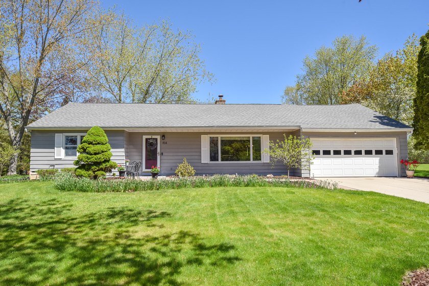 This incredibly maintained home is ready for its next chapter - Beach Home for sale in Bayside, Wisconsin on Beachhouse.com