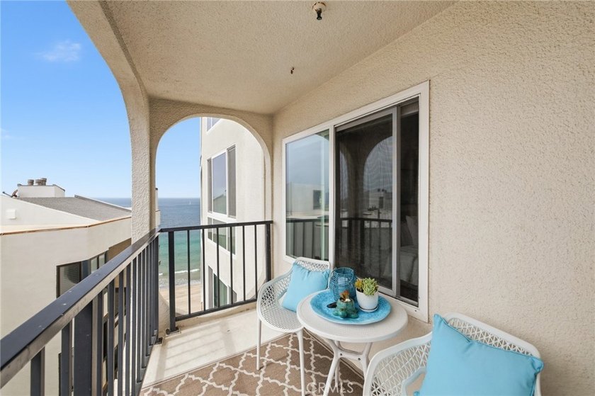 Wake up to the sound of waves, breathe in the ocean air, and - Beach Condo for sale in Redondo Beach, California on Beachhouse.com