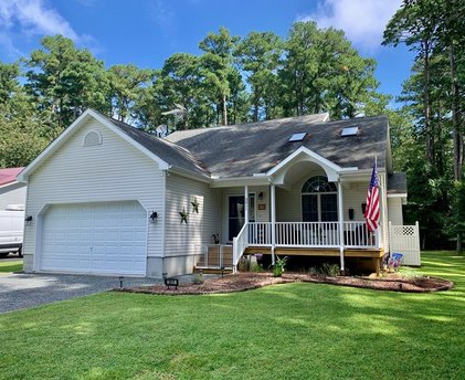 1/474. Well maintained spacious home with plenty of room for any - Beach Home for sale in Greenbackville, Virginia on Beachhouse.com