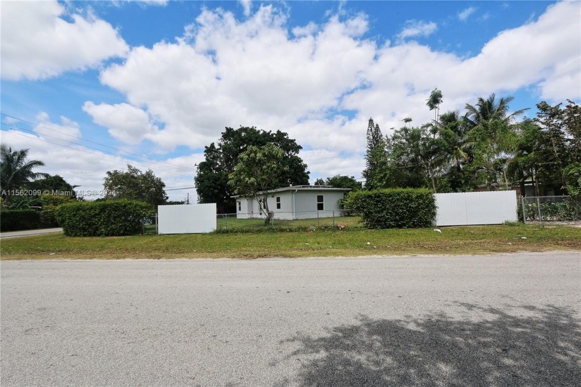 Great started waterfront, corner lot house, completely remodeled - Beach Home for sale in Homestead, Florida on Beachhouse.com
