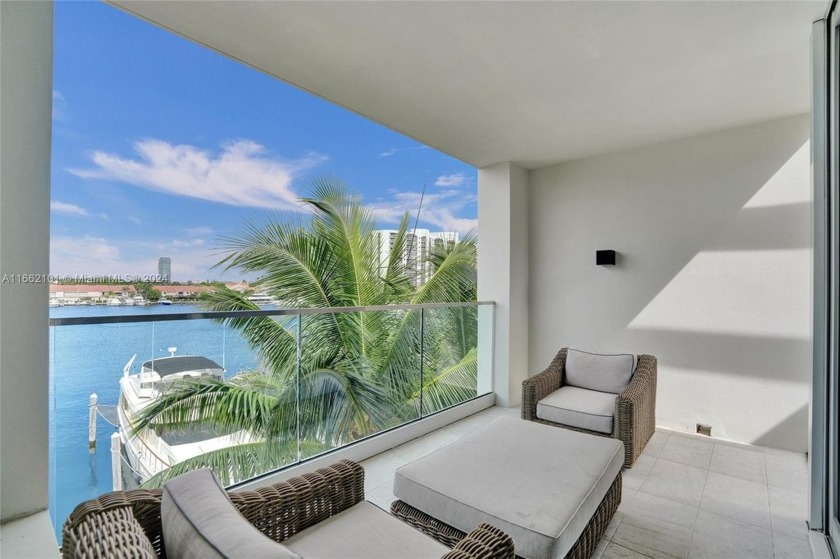 New Luxury Modern Waterfront Townhome in VIDA AT THE POINT. This - Beach Condo for sale in Aventura, Florida on Beachhouse.com