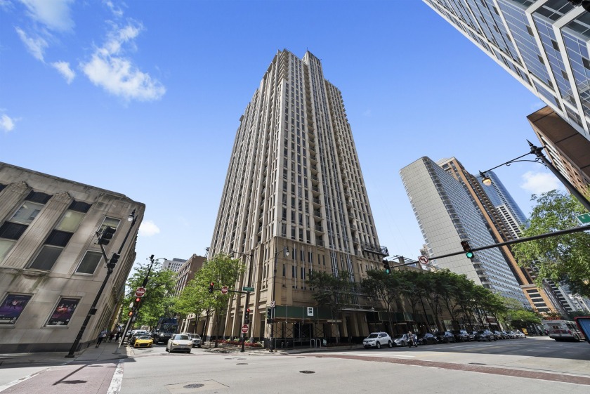 Perched atop an exclusive high-rise, this extraordinary - Beach Home for sale in Chicago, Illinois on Beachhouse.com