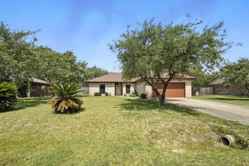 Welcome to your coastal retreat! This 3-bedroom, 2-bath beach - Beach Home for sale in Rockport, Texas on Beachhouse.com