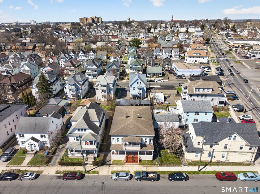 This 4 family features 20 Rooms, 8 Bedrooms, 3 Bathrooms. There - Beach Home for sale in Bridgeport, Connecticut on Beachhouse.com