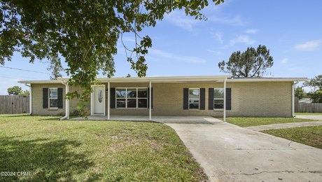 4 bedroom/3 bathroom BRICK home sitting on over a 1/2 ACRE in - Beach Home for sale in Lynn Haven, Florida on Beachhouse.com