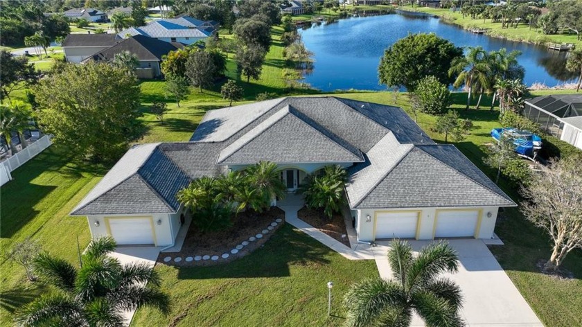 Beautiful, expansive home on Lake in desirable Collier Creek - Beach Home for sale in Sebastian, Florida on Beachhouse.com