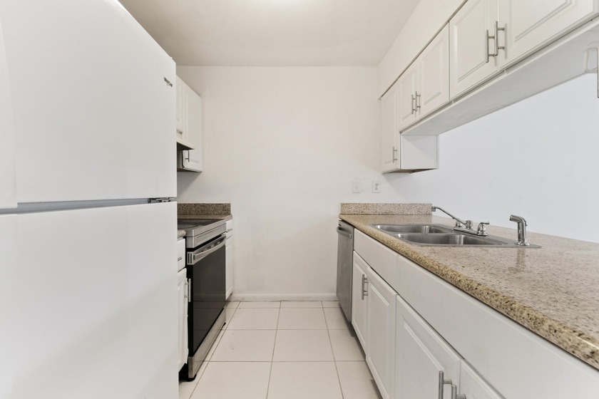 2/2 Villa conveniently located to shopping, schools, airport and - Beach Home for sale in West Palm Beach, Florida on Beachhouse.com