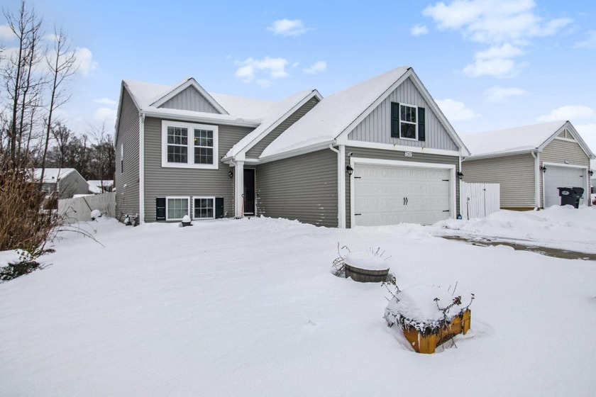 Welcome to 72157 Beacon Court in South Haven, Michigan! This - Beach Home for sale in South Haven, Michigan on Beachhouse.com