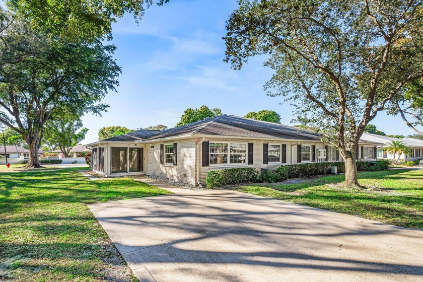 Move-in ready! This beautifully updated 2-bedroom, 2-bath corner - Beach Home for sale in Boynton Beach, Florida on Beachhouse.com