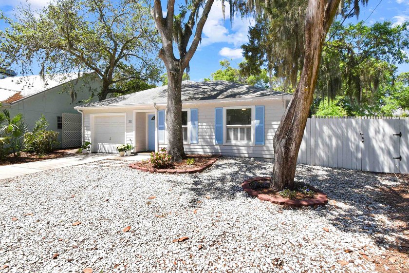 Charming coastal cottage ,just blocks from beautiful St - Beach Home for sale in St Augustine, Florida on Beachhouse.com