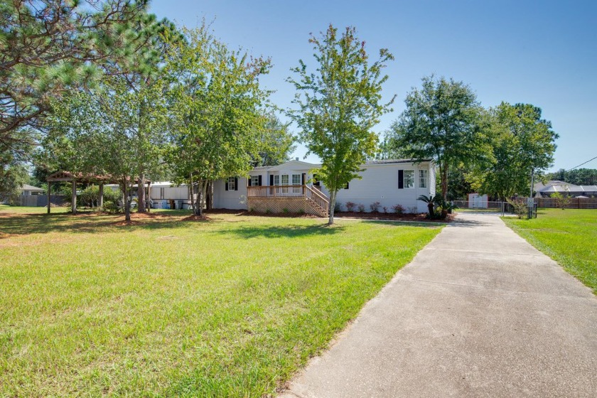 Welcome to this charming well-maintained three-bedroom, two-bath - Beach Home for sale in Navarre, Florida on Beachhouse.com