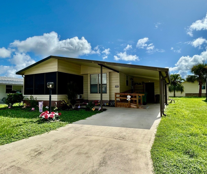 "Exceptionally Priced Home with Oversized Kitchen, Lanai & - Beach Home for sale in Melbourne, Florida on Beachhouse.com