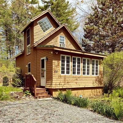 Escape to the Maine coast in this cozy year-round cottage with - Beach Home for sale in York, Maine on Beachhouse.com