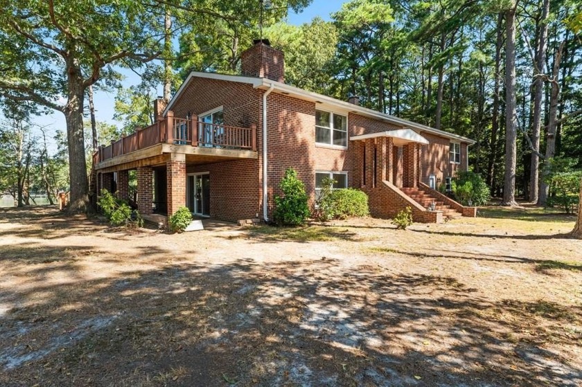 AMAZING WATERFRONT  BOATING PROPERTY! Offering privacy, great - Beach Home for sale in Machipongo, Virginia on Beachhouse.com