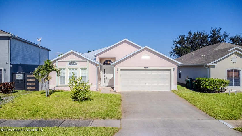 This single-family home offers 3 bedrooms, 2 bathrooms, and a - Beach Home for sale in Melbourne, Florida on Beachhouse.com