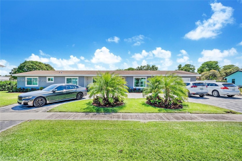 STUNNING PROPERTY!!! This beautiful 4 bed 2 bath home is one you - Beach Home for sale in Lake Clarke Shores, Florida on Beachhouse.com