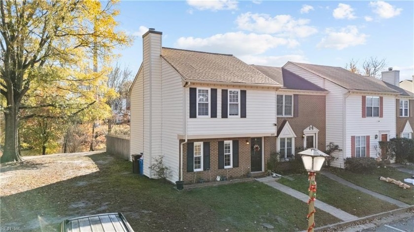 This beautifully updated 3-bedroom, end-unit townhome offers - Beach Townhome/Townhouse for sale in Chesapeake, Virginia on Beachhouse.com