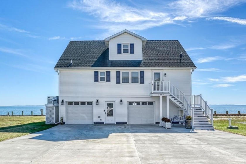 ABSOLUTE STUNNER!! Waterfront living on the Chincoteague Bay - Beach Home for sale in Greenbackville, Virginia on Beachhouse.com