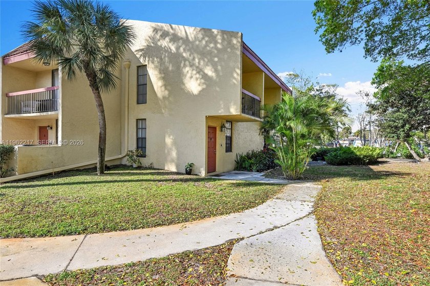 Welcome into your newly renovated townhome in the heart of - Beach Townhome/Townhouse for sale in Deerfield Beach, Florida on Beachhouse.com