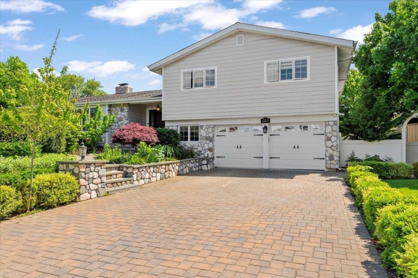 Welcome To The Exclusive Harbour Green Estates. This Sun - Beach Home for sale in Massapequa, New York on Beachhouse.com