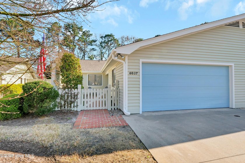 STUNNING 3-bedroom, 2 bath townhome in Inland Greens-Fully - Beach Townhome/Townhouse for sale in Wilmington, North Carolina on Beachhouse.com