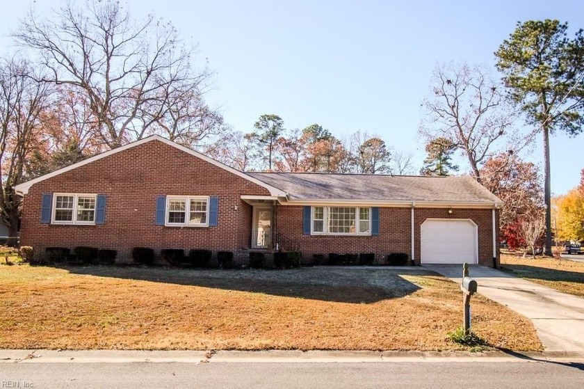 Beautiful 4 bedroom and 2 bathroom home located in the quiet - Beach Home for sale in Suffolk, Virginia on Beachhouse.com