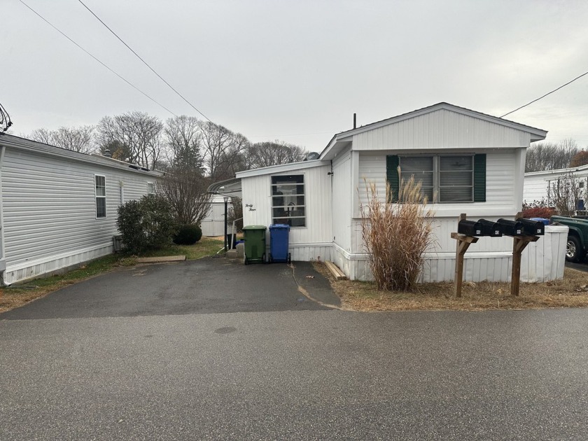 Welcome to Grove Beach. A 55+ community with a clubhouse and - Beach Home for sale in Westbrook, Connecticut on Beachhouse.com