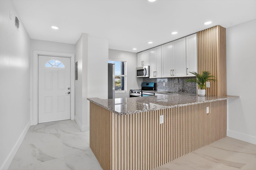 Want to live in luxury?  Look no further! Magnificently - Beach Condo for sale in Boca Raton, Florida on Beachhouse.com