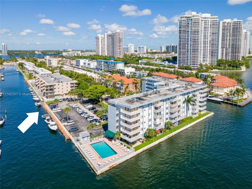 Unobstructed Million Dollar Views , Live in this Boater's - Beach Condo for sale in North Miami Beach, Florida on Beachhouse.com