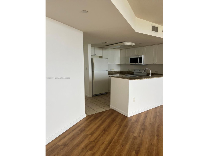 Live in the heart of Aventura in this beautifully maintained - Beach Condo for sale in Aventura, Florida on Beachhouse.com