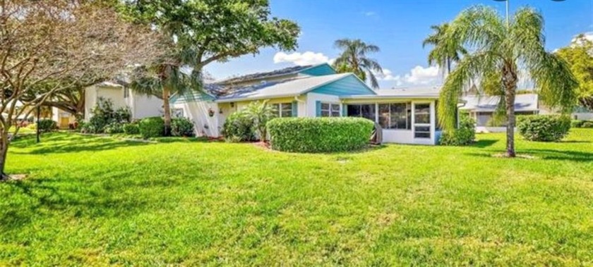 Lovely condo in gated community with 2 bedrooms and 2 baths and - Beach Condo for sale in St. Petersburg, Florida on Beachhouse.com