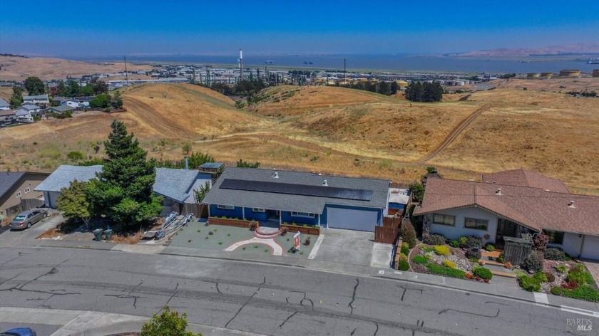 Beautiful unabated view of the Carquinez Straights and Mount - Beach Home for sale in Benicia, California on Beachhouse.com