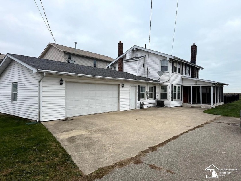 VACATION ALL YEAR LONG! This quaint lake front community has - Beach Home for sale in Luna Pier, Michigan on Beachhouse.com