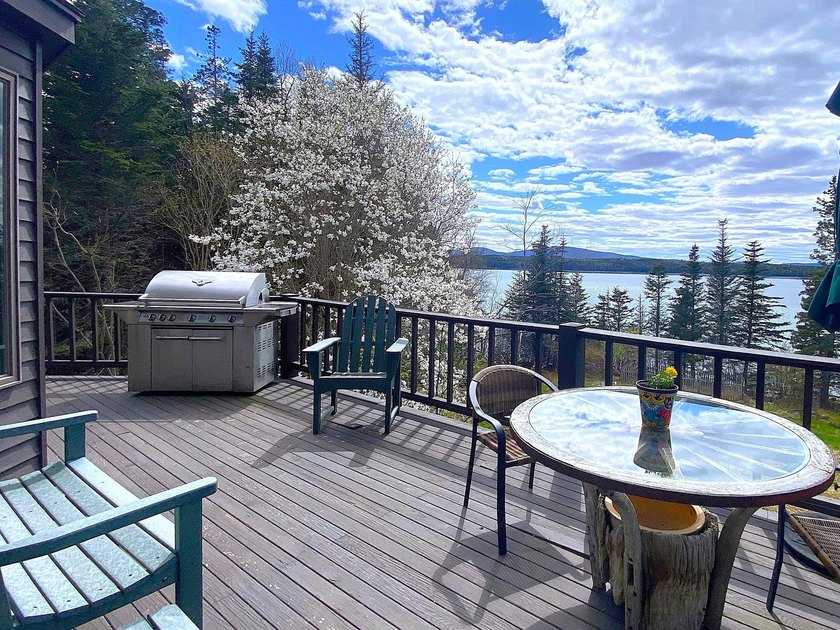 A lavish home with an exceptional shoreline. MDI is nice, but - Beach Home for sale in Winter Harbor, Maine on Beachhouse.com