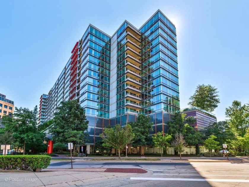 Sun-Drenched 12th-Floor Corner Unit in the Heart of Downtown - Beach Condo for sale in Evanston, Illinois on Beachhouse.com