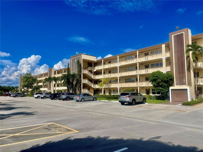 1 bedroom,1.5 bath, 3rd floor, with easy access to the elevator - Beach Condo for sale in Boca Raton, Florida on Beachhouse.com