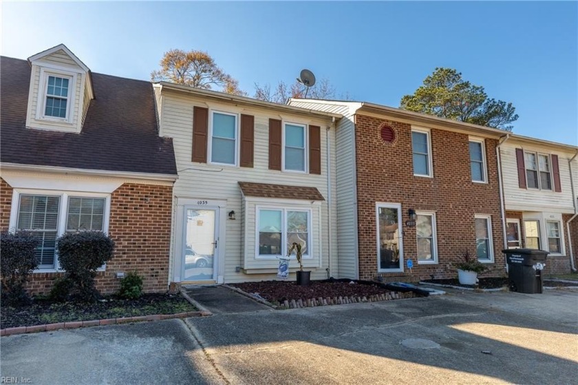 Charming 2-bedroom, 1.5-bath townhouse located in a quiet - Beach Townhome/Townhouse for sale in Portsmouth, Virginia on Beachhouse.com