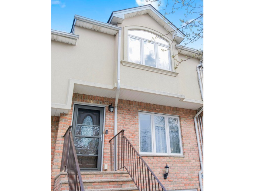 Schedule your private tour today!   Experience the perfect blend - Beach Home for sale in Staten Island, New York on Beachhouse.com