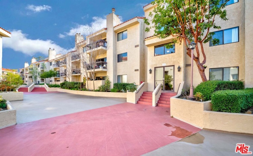 Discover your dream oasis at this stunning Playa Del Rey condo! - Beach Condo for sale in Playa Del Rey, California on Beachhouse.com