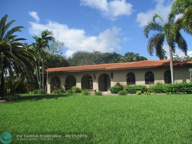 This home can be your own dream Oasis! Spacious 4 bedroom, 3 - Beach Home for sale in Coral Springs, Florida on Beachhouse.com