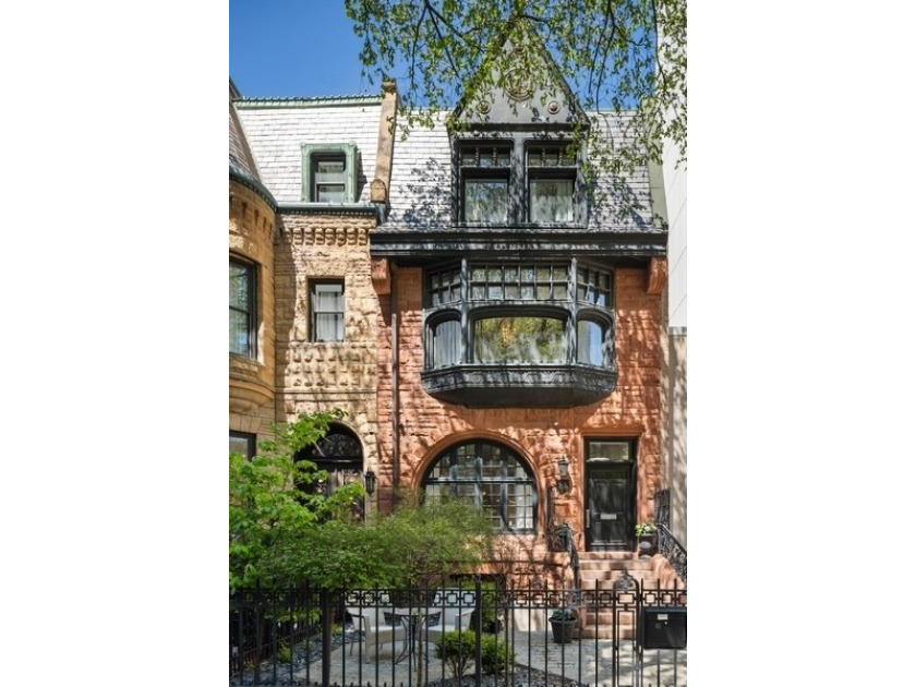 Quintessentially old Chicago on the outside and exquisitely - Beach Home for sale in Chicago, Illinois on Beachhouse.com