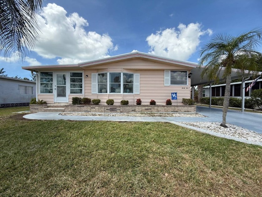 Premium Waterfront Property with Gulf Access in Kings Gate Club - Beach Home for sale in Nokomis, Florida on Beachhouse.com