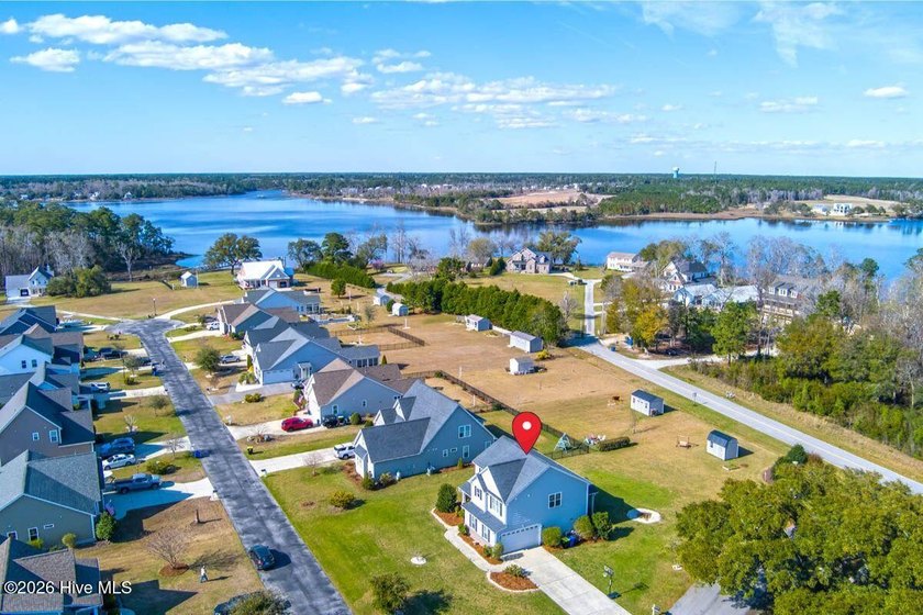 Welcome to 120 Christina Maria Way in Cedar Point, a warm and - Beach Home for sale in Cedar Point, North Carolina on Beachhouse.com