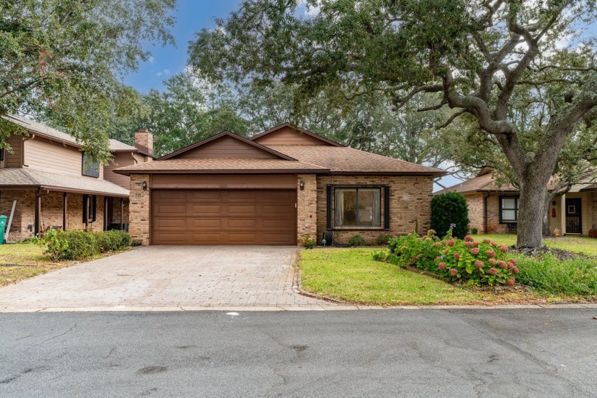 Welcome to your dream home on the 9th hole at Shalimar Pointe! - Beach Home for sale in Shalimar, Florida on Beachhouse.com